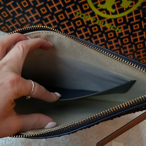 Tory Burch T Monogram Embroidered Straw Pouch Royal Navy - Picture 9 of 11